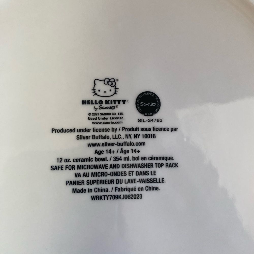 Hello Kitty Candy Cane Plate - Picture 3 of 3
